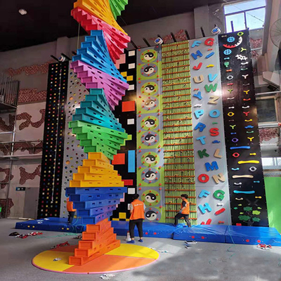 Wielokolorowa ściana wspinaczkowa z tworzywa sztucznego PVC do wewnętrznego centrum zabaw