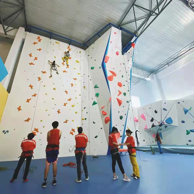 ODM Zewnętrzna ściana wspinaczkowa dla dzieci Sports Play Center Odporna na korozję